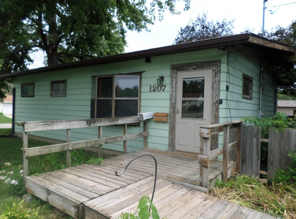 1207 Oregon Street, Waterloo, IA 50702