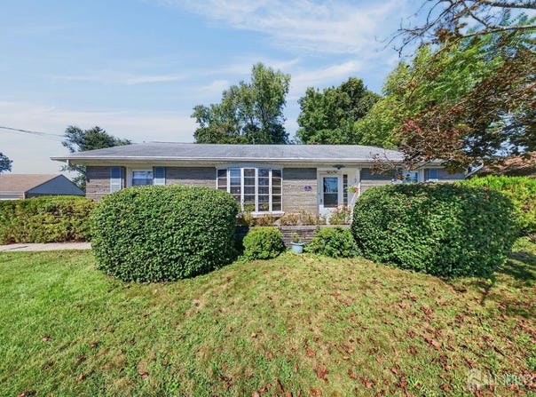5 Lydecker Place, Middlesex, NJ 08846