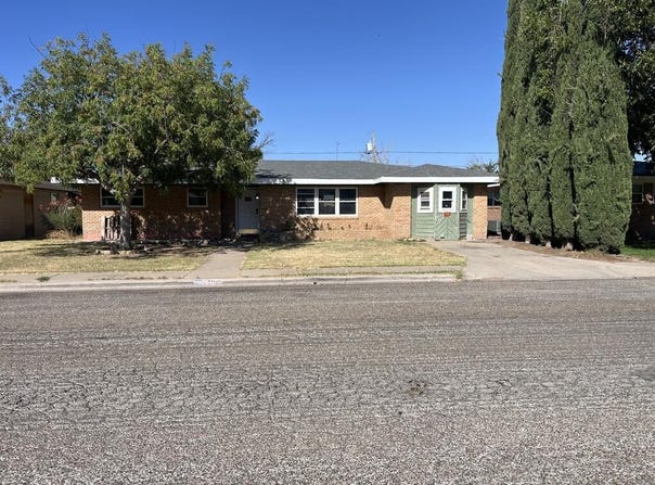 905 S Kenneth Ave., Monahans, TX 79756