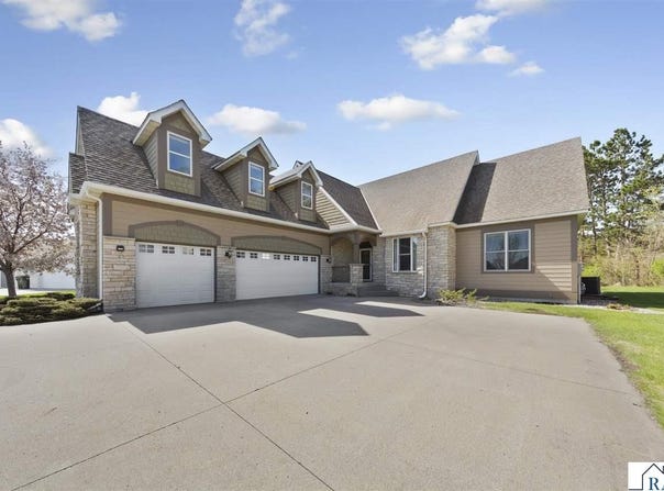 1804 Orchard Ridge, St. Peter, MN 56082