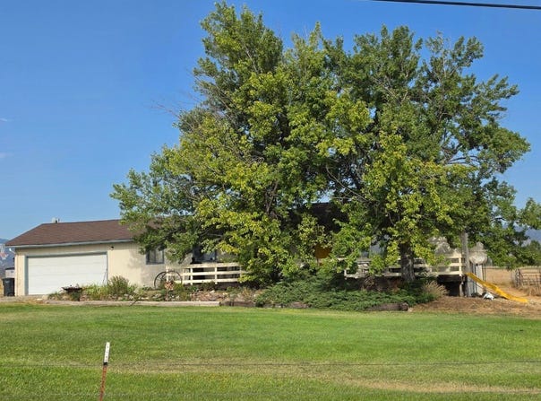 521 Holcomb, Montague, CA 96064-9292