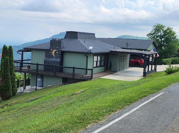353 Panorama Dr, Fancy Gap, VA 24328