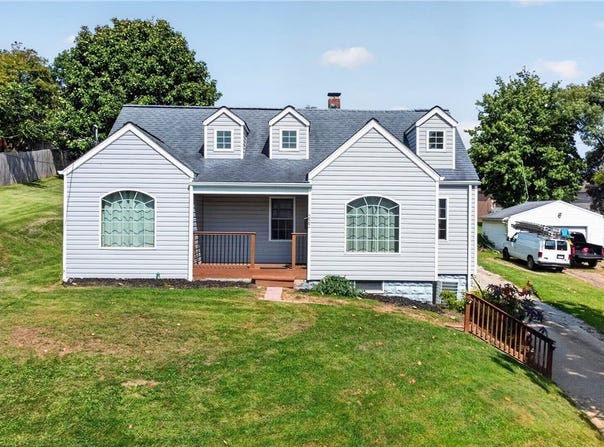 222 Cherry Ave, Houston, PA 15342