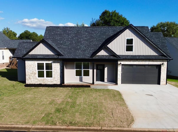 915 Thunder Gulch Dr, Boiling Springs, SC 29316