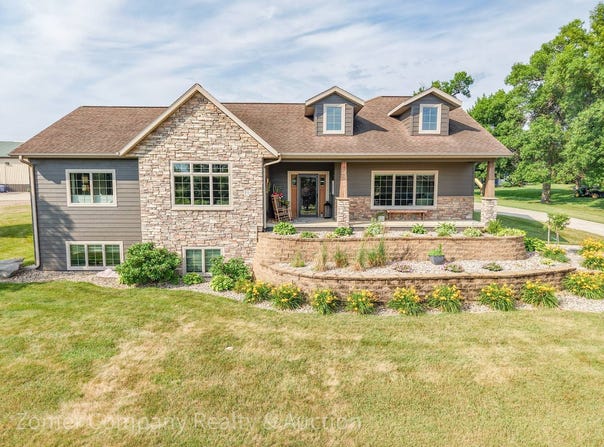 403 Mill Pond Rd, Rock Rapids, IA 51246