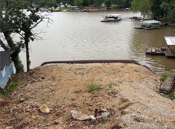 62 Dewing Drive, Edwards, MO 65326