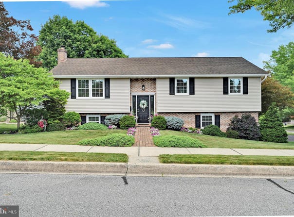 104 JULIA Road, EPHRATA, PA 17522