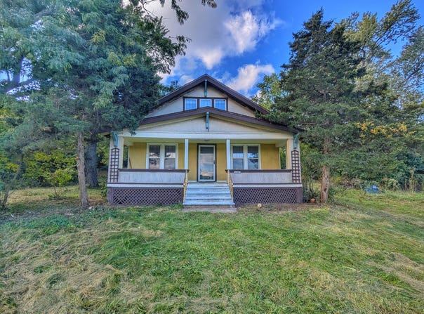 32803 Geneva Rd, Burlington, WI 53105