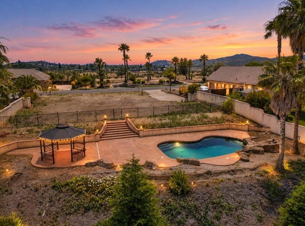 871 Santa Cruz Drive, Redding, CA 96003