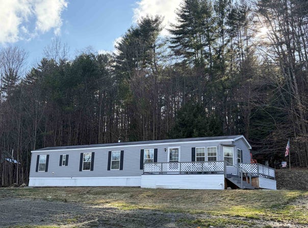 64 County Road, Springfield, VT 05150