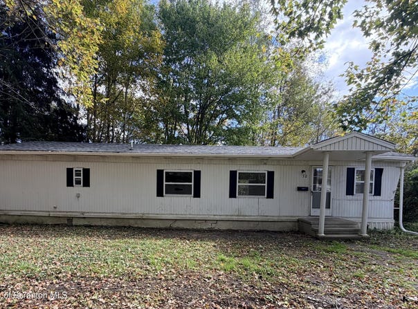 32 McCabe Avenue, Carbondale, PA 18407
