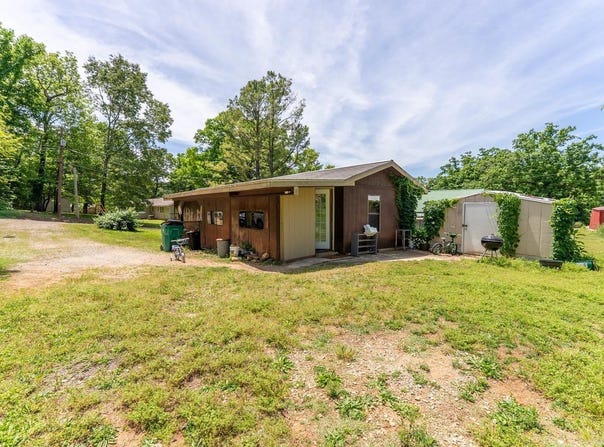 302 W 5th Street, Hardy, AR 72542