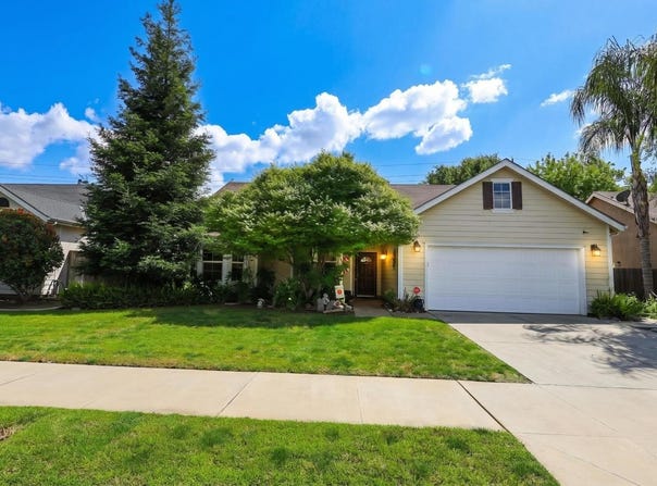 2811 Walton Avenue, Sanger, CA 93657