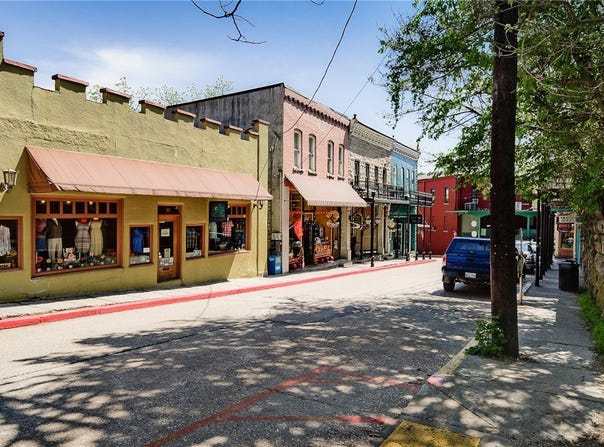 93 Spring Street, Eureka Springs, AR 72632