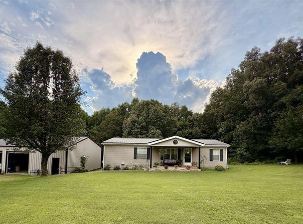 1819 Red Hill Road, Scottsville, KY 42164