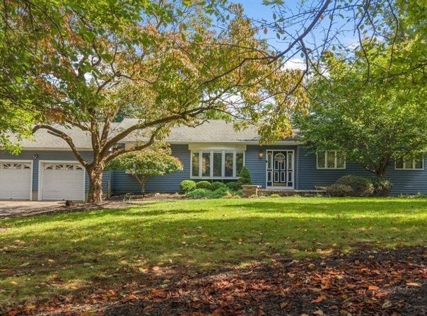 25 Starview Dr, Hillsborough Twp., NJ 08844-2526