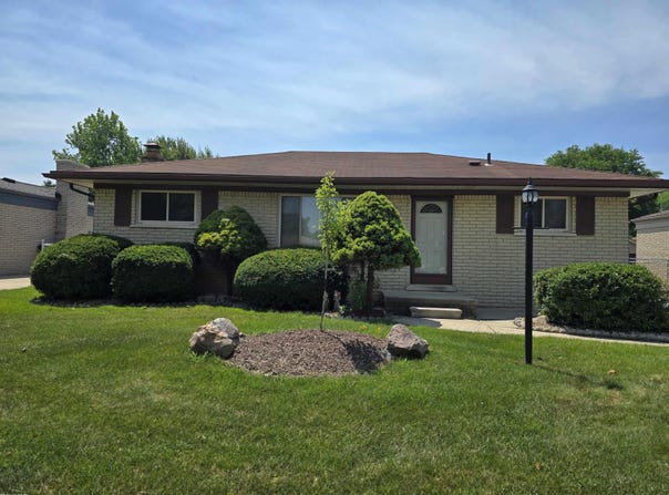 14968 Clemson Drive, Sterling Heights, MI 48313