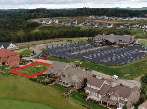 2001 Blackthorne Dr, Jeannette, PA 15644