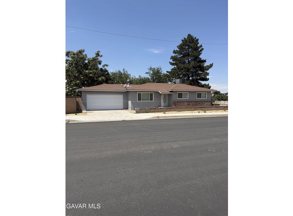 121 N Davis Street, Tehachapi, CA 93561