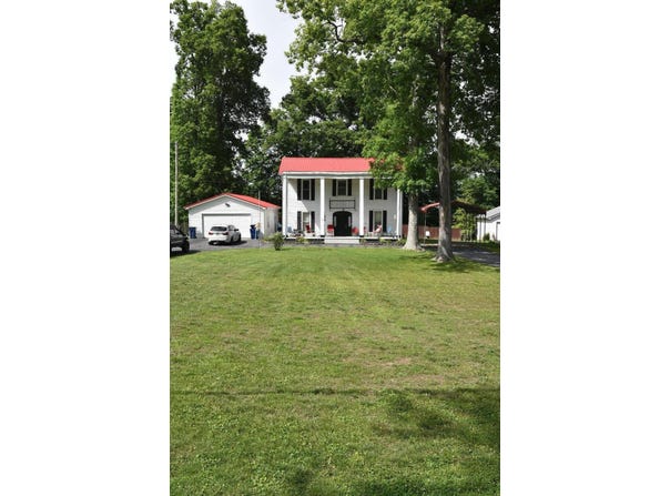 736 E Lakeshore Drive, Burnside, KY 42519