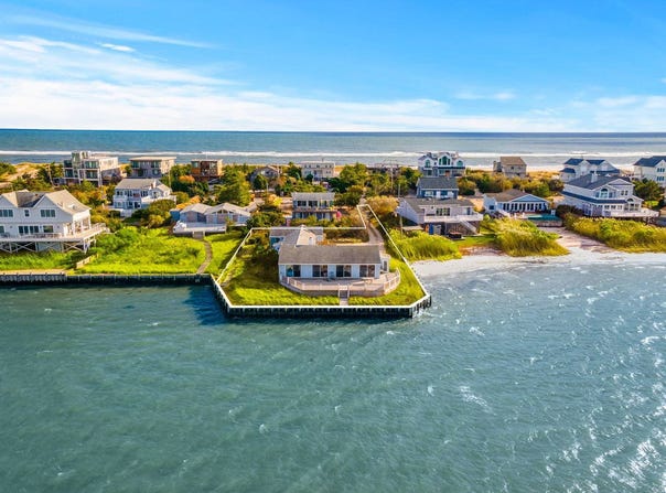654A DUNE RD, Westhampton Dunes, NY 11978