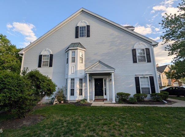 10 Beacon Court, Holmdel, NJ 07733