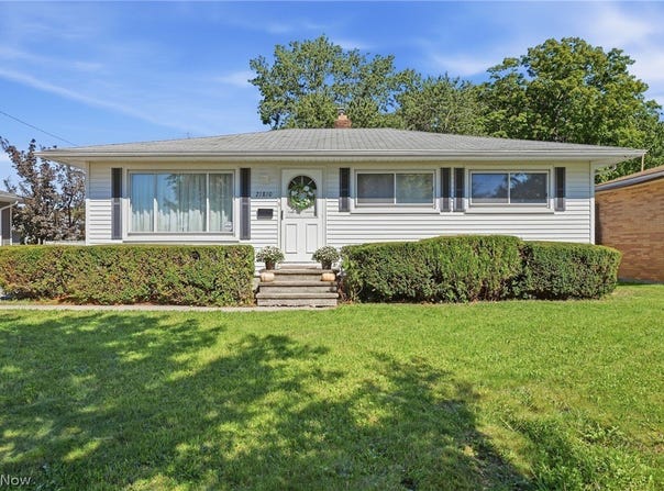 21810 Forestview Circle, Brook Park, OH 44142