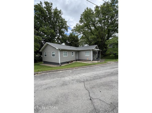 107 Porter Rd, Oak Ridge, TN 37830