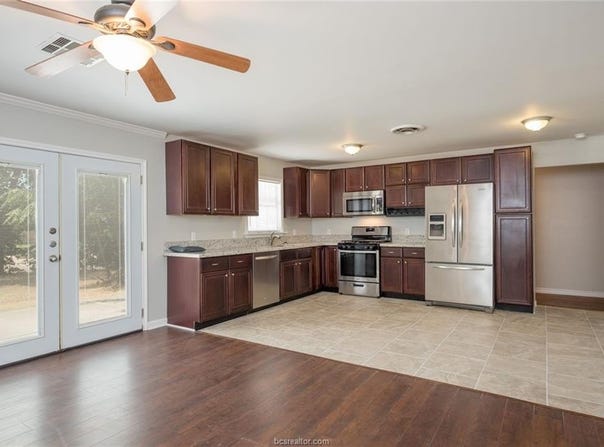 906 Lazy Lane, Bryan, TX 77802