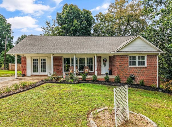 204 Doyle St, Lenoir City, TN 37771