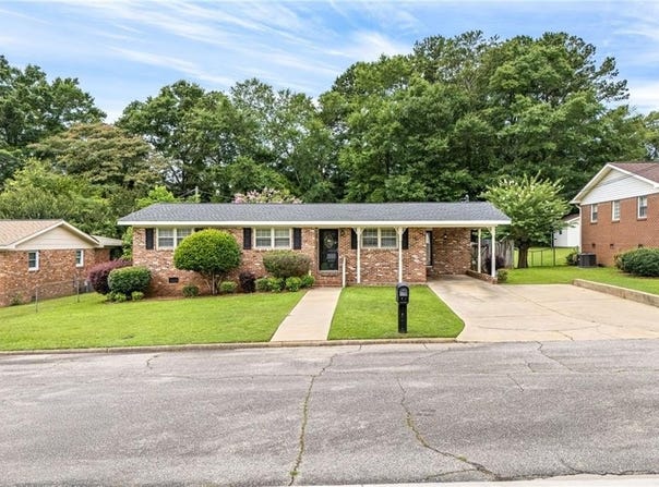 304 S 17th Avenue, Lanett, AL 36863