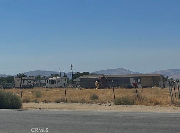 90th st E, Sun Village, CA 93543
