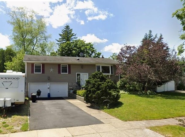 14 Dedham Place, Kings Park, NY 11754