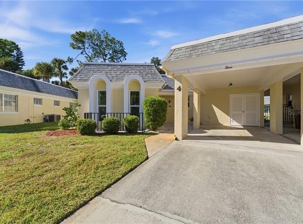 4 E GREENS CIRCLE, LEHIGH ACRES, FL 33936