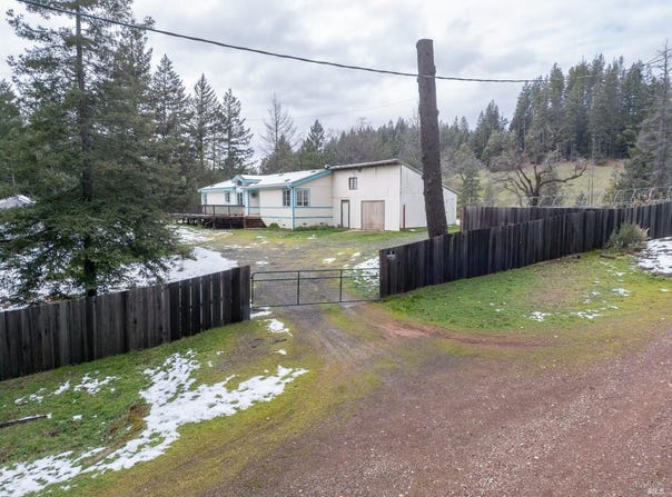 5751 Ridgewood Road, Willits, CA 95490