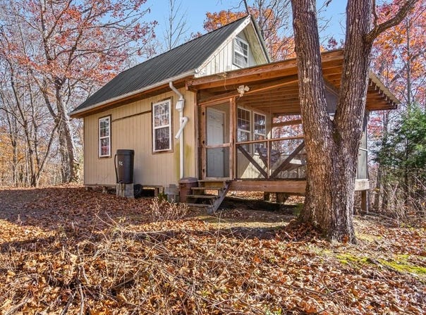 353 Red Bud Ln, Hilham, TN 38568