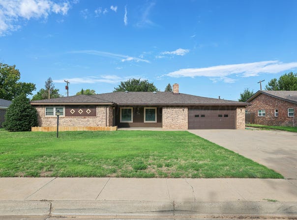 312 Bennett Drive, Dumas, TX 79029