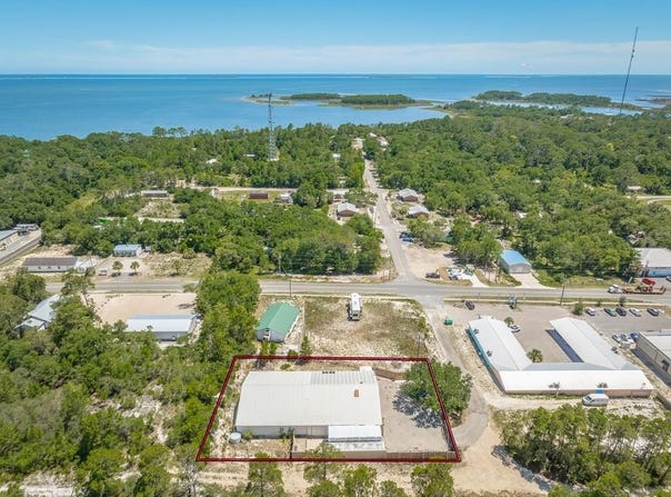 202 NE 7th St, Carrabelle, FL 32322