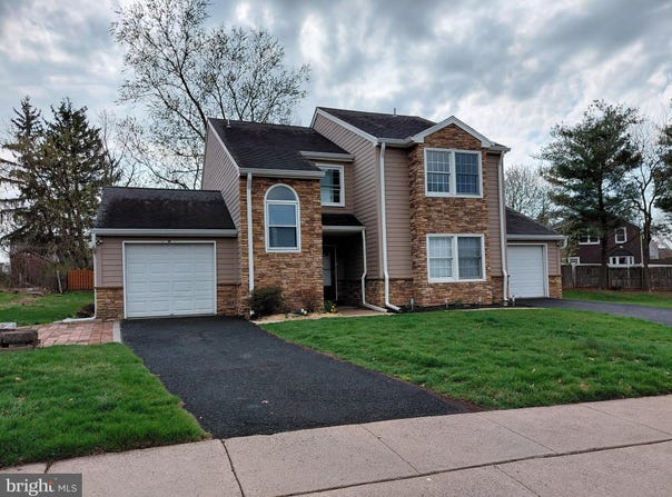 228 SPRING HOUSE Lane, TELFORD, PA 18969