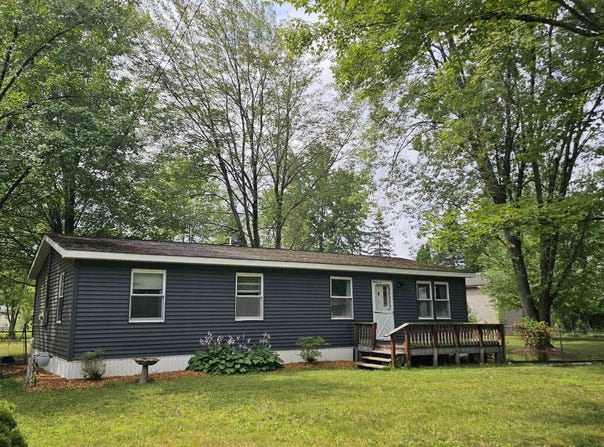 1096 E Walnut Street, Beaverton, MI 48612