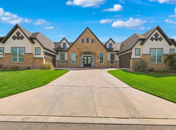 217 POE PKWY, Castroville, TX 78009