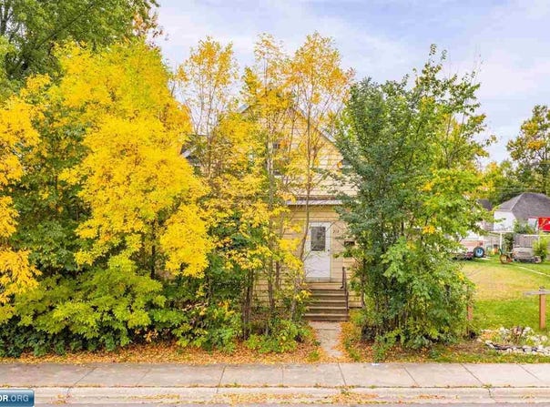 212 S 8th St, Virginia, MN 55792