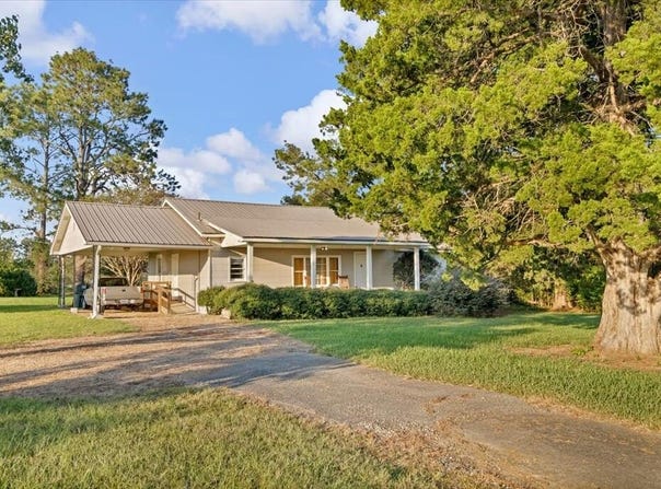 1042 WOODMEN RD, Moultrie, GA 31768