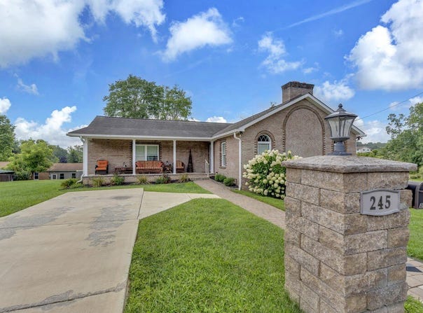 245 Beech Ave, OAK HILL, WV 25901