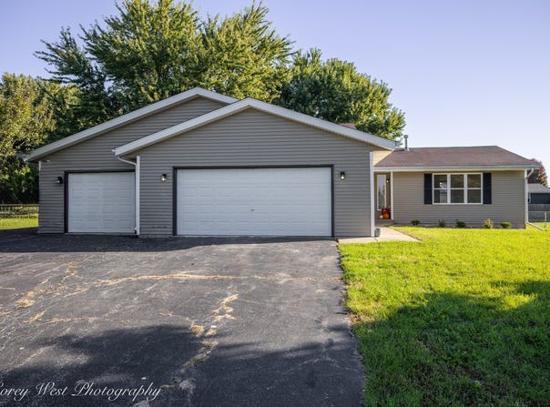 409 Hickory Drive, Davis Junction, IL 61020