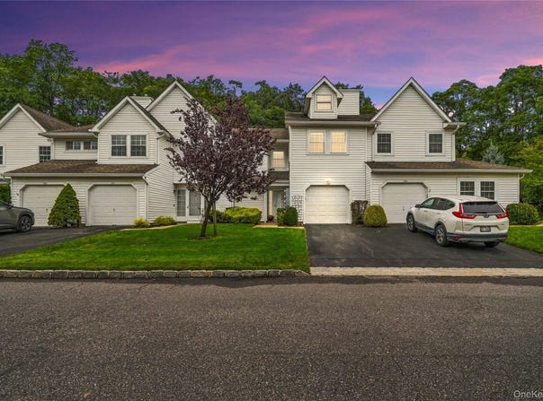 170 Thomas Lane, East Setauket, NY 11733