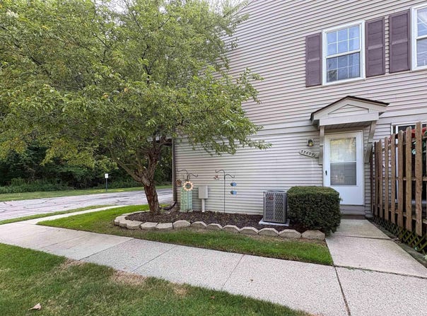 33699 Bayview Drive, Chesterfield, MI 48047