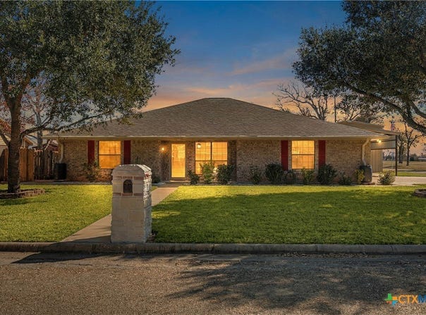 1601 Sunset Circle, Cameron, TX 76520
