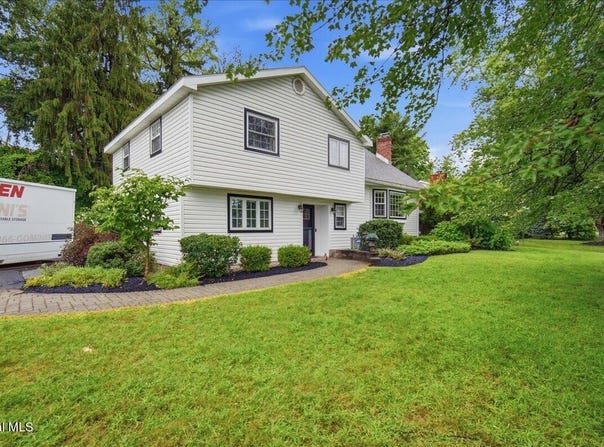 7 Eberle Road, Latham, NY 12110