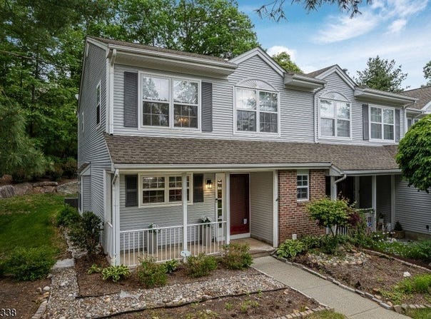 12 Brookside Ln, Mount Arlington Boro, NJ 07856-1341
